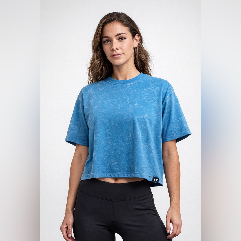 Under Armour Women’s Blue Cropped Tee – Size M, Pre-Owned